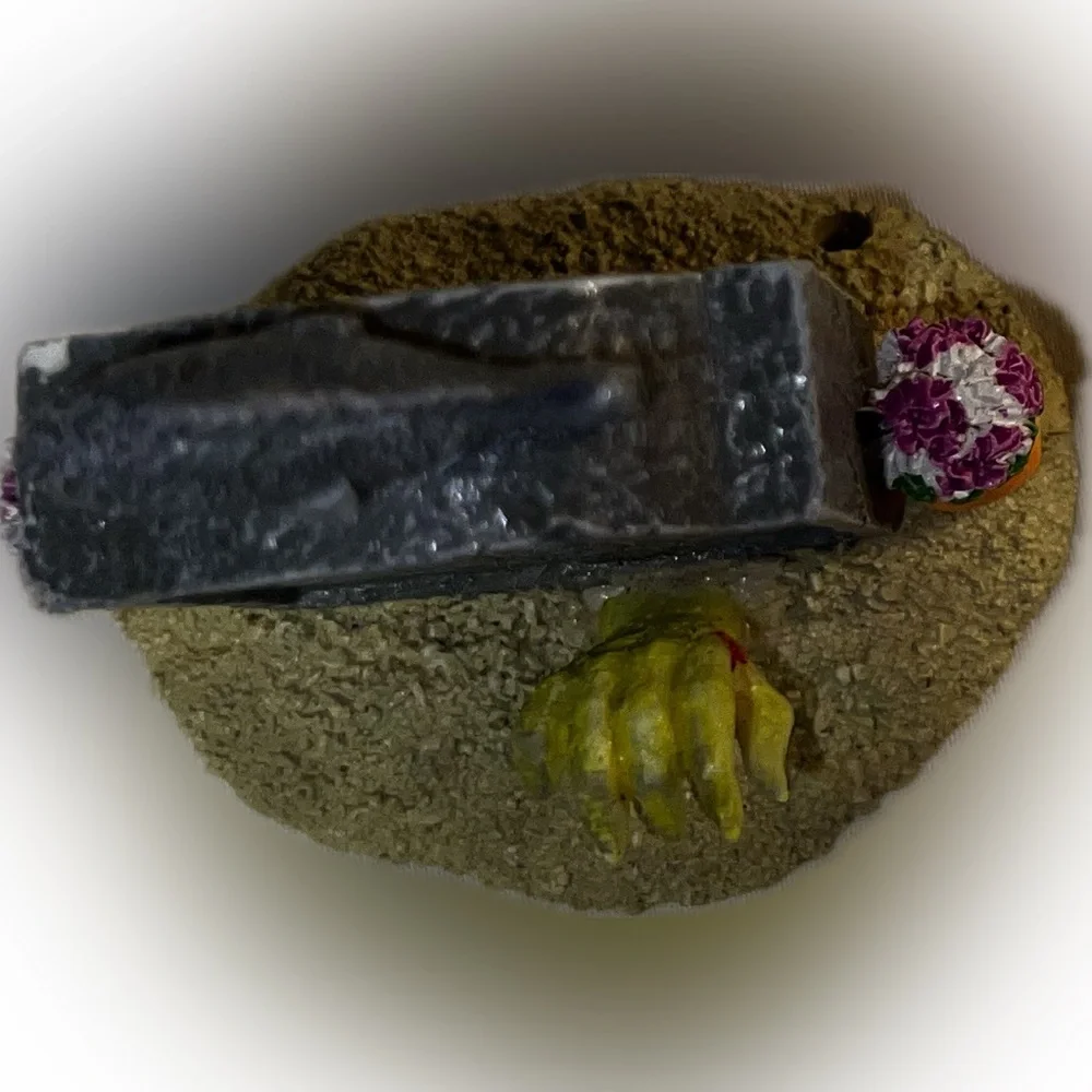🍄Tombstone Aquarium Decor “RIP Gone Fishin’” Flowers Hand Fish Halloween Fall